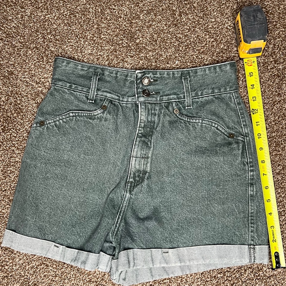 this short is in good condition 100% cotton